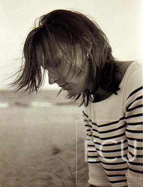 Photographic portrait of a woman on the beach